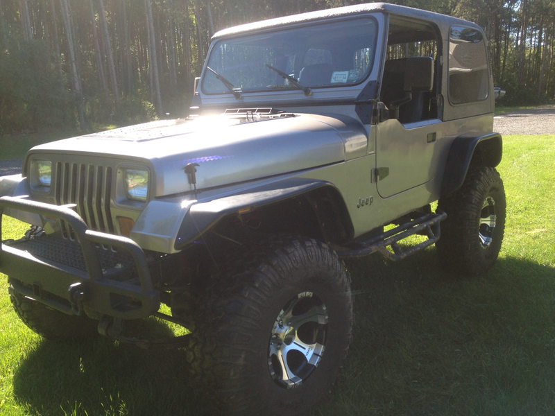 Illustration for article titled For $13,000, Buy My Roommate's Conversion Diesel Manual Jeep!